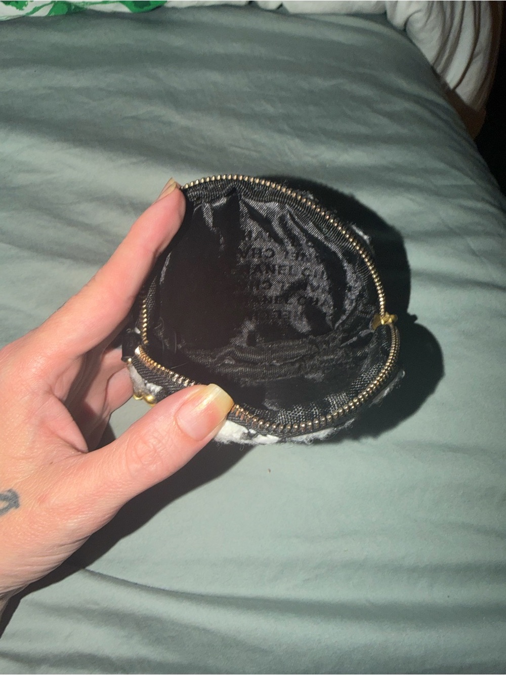 CHANEL Black & White Houndstooth Quilted Coin Pouch with Gold CC - Picture 5 of 6